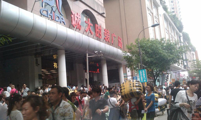 霓裳下的江湖 一位老廣批人揭秘服裝產業(yè)鏈的真實生態(tài)